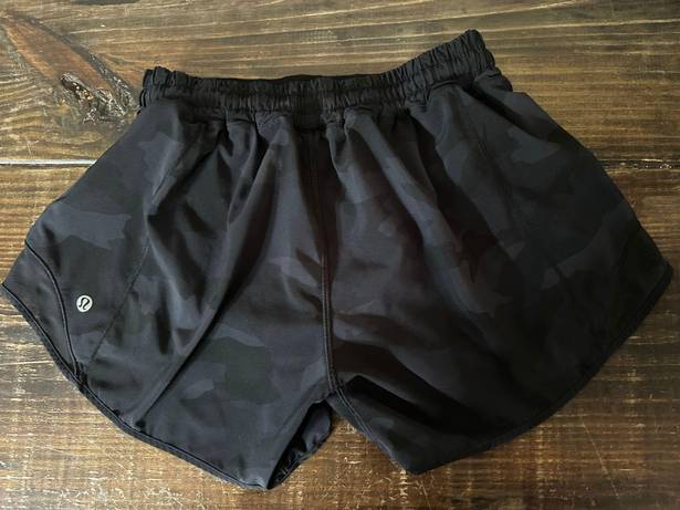 Lululemon Hotty Hot Shorts 2.5 Black Camo