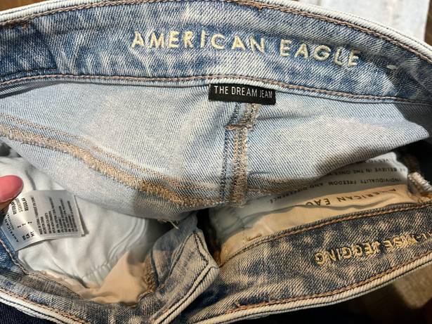 American Eagle Light wash dream jeans