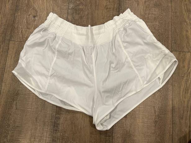 Lululemon white high rise hotty hot  shorts 2.5”