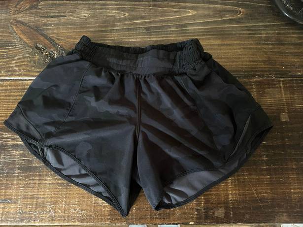 Lululemon Hotty Hot Shorts 2.5 Black Camo