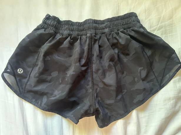 Lululemon Hotty Hot Low-Rise Short Black Camo