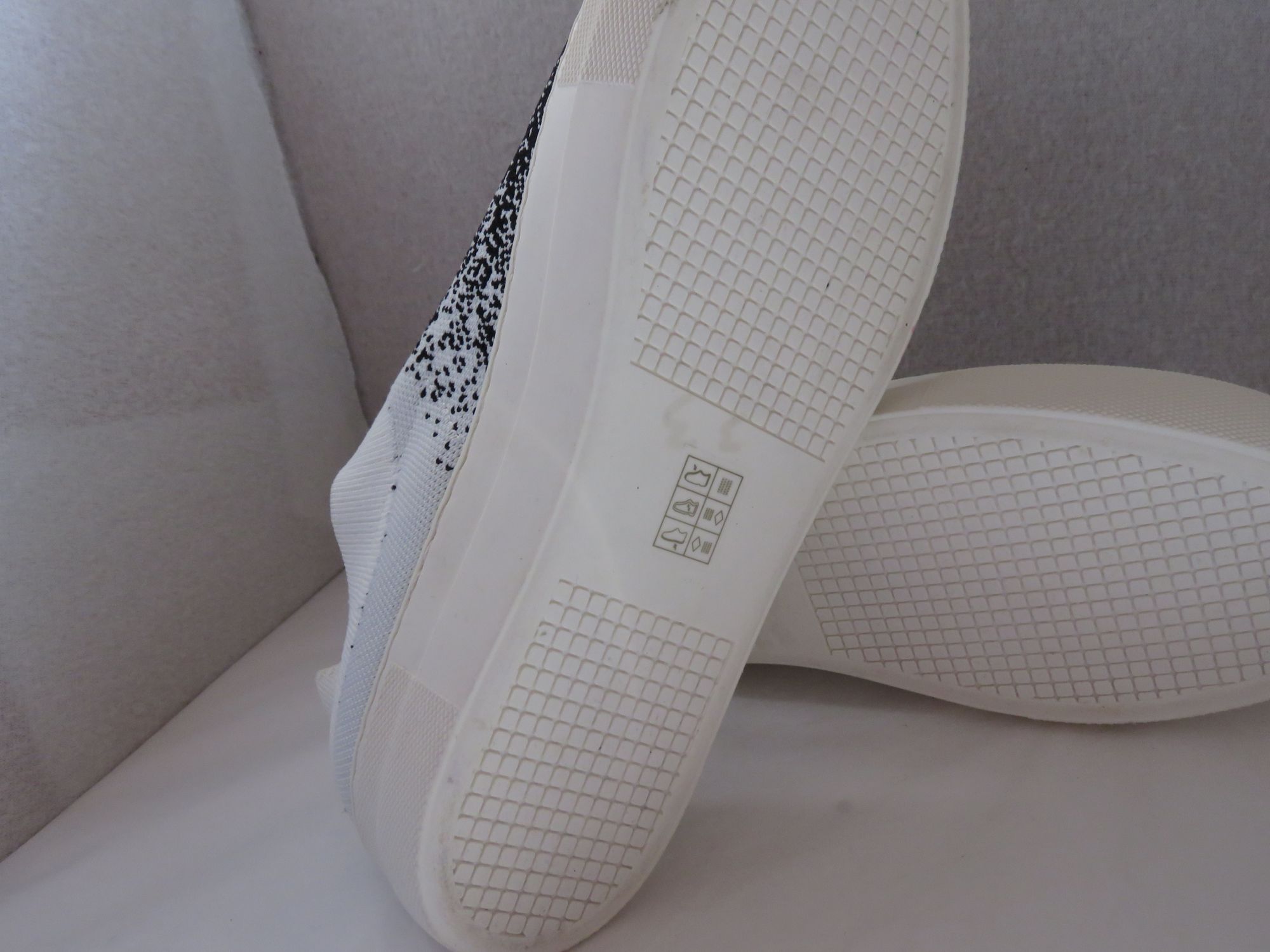 DKNY Women's Slip-On Shoes Size 8.5