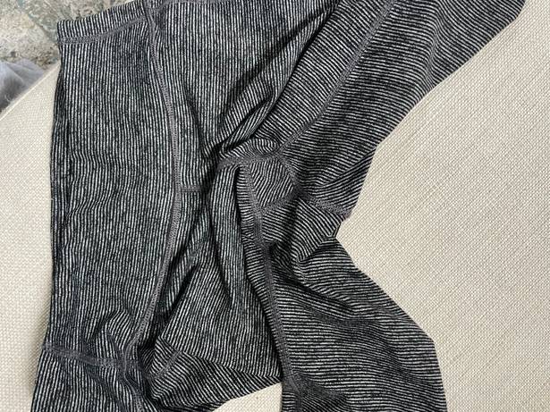 Old Navy Active Leggings in Grey size M