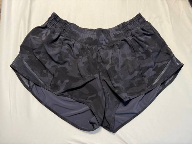 Lululemon Hottie Hot Shorts 2.5”