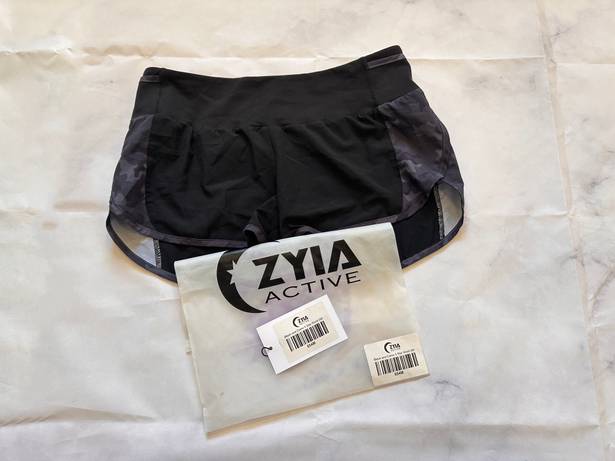 Zyia  5 Star Short in Black & Camo