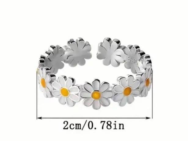 Daisy Adorable Ladies Adjustable  Ring Size 5-9