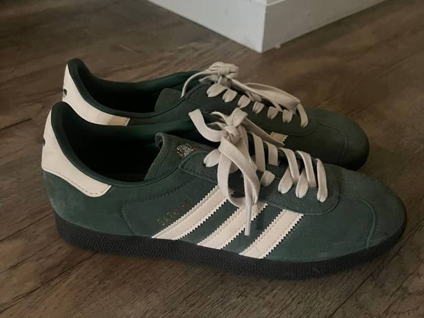 Adidas Olive Green  Sambas LIKE NEW