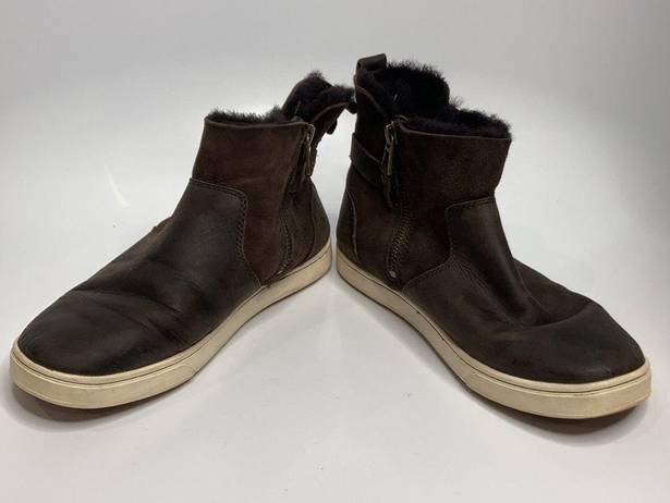 Olukai  Pehuea Hulu boots leather with shearling lining size 8