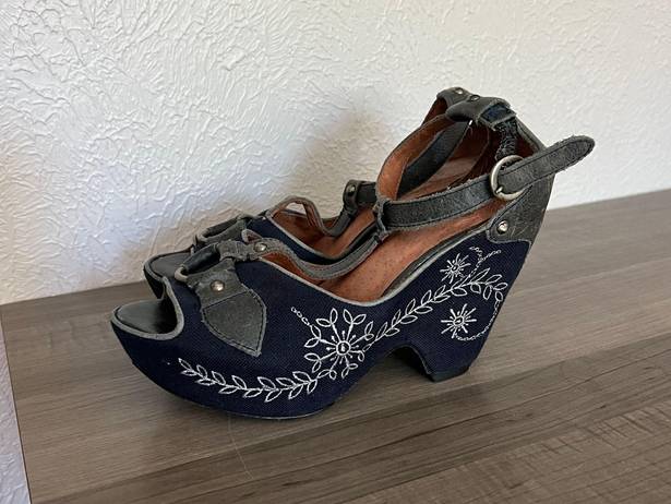 Ariat vista navy floral embroidered t-strap leather wedges 7