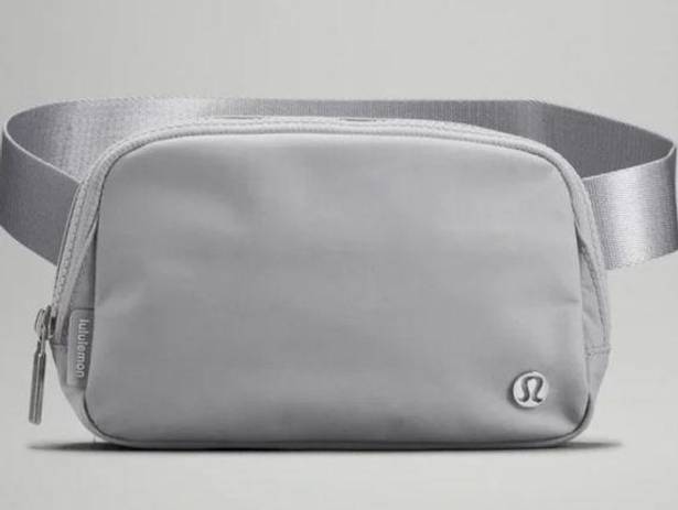 Lululemon  everywhere silver belt bag✨