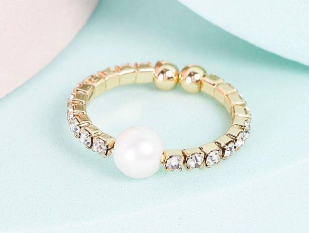 Boutique Rhinestone Pearl Detail Gold Band Stretchy Ring