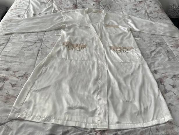 Victoria's Secret Vintage Victoria’s Secret White Satin Embroidered Lace Pockets Maxi Robe, size L Gold Label