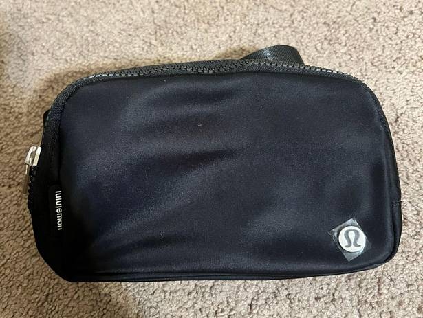 Lululemon Everywhere Belt Bag