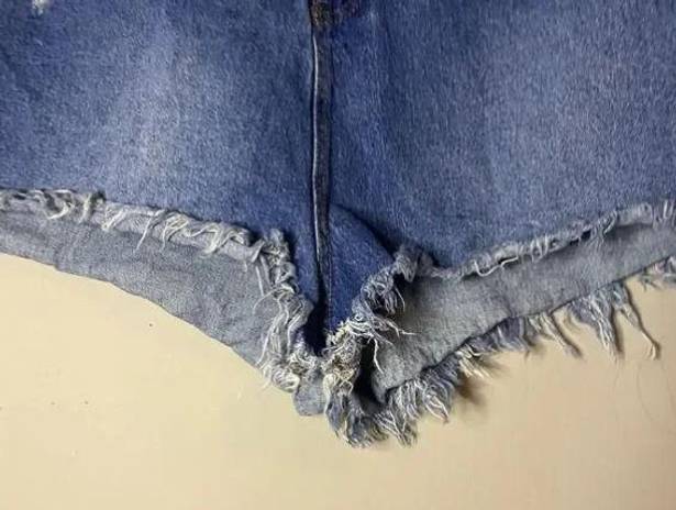 Missguided MISGUIDED Curve Extreme Fray Hem Booty Light Wash Jean Shorts