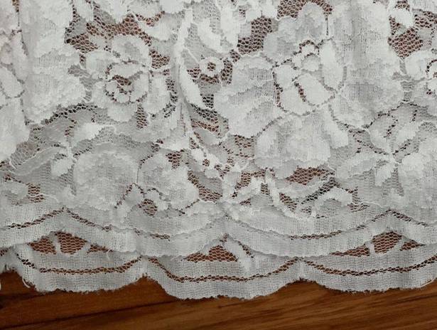 Gilly Hicks  White Lace Top