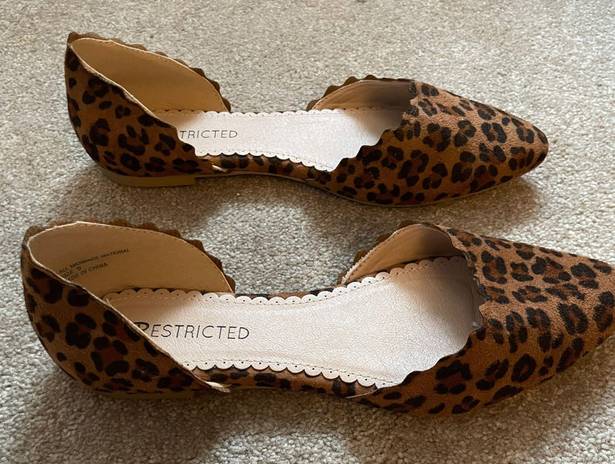 Restricted Shoes Woman's Leopard Flat Shoes Size 9