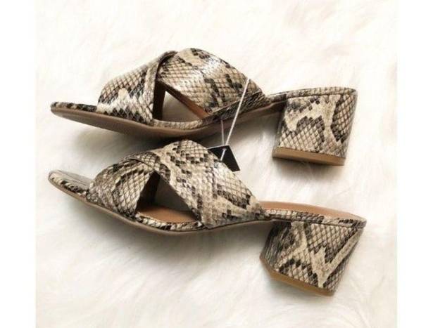 American Eagle  Womens SNAKESKIN  BLOCK HEEL Sandal Sz 8