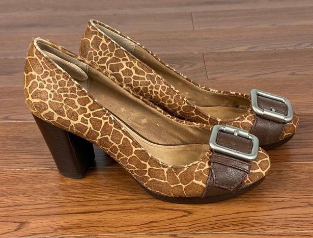 Fossil  Maddox Pump Giraffe Pattern and Stacked Heel Size 9