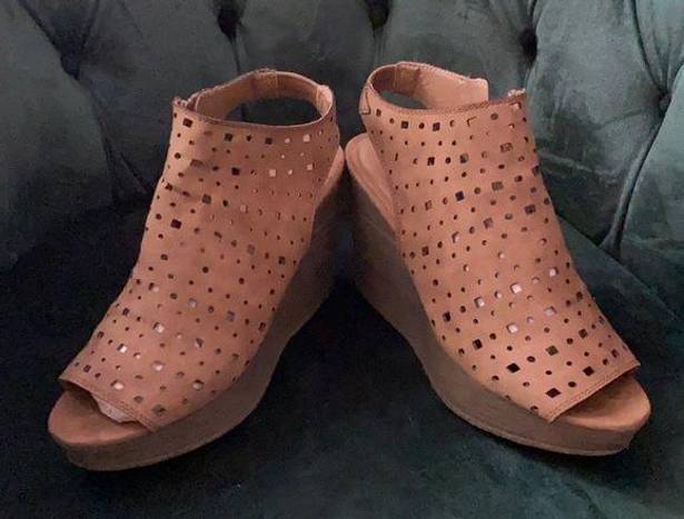 sbicca  Tan Cut Out Wedges Size 8