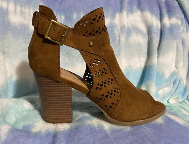 American Eagle Booties/heels