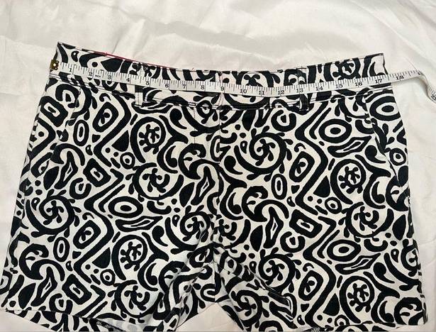 Isaac Mizrahi  Black and White Pattern Shorts