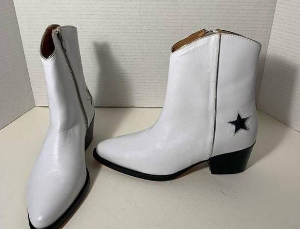 Krass&co Thursday boot , white and silver ankle, cowboy boots with star. 6.5