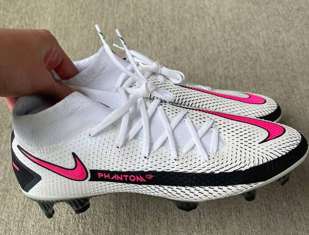 Nike Phantom Soccer Cleats