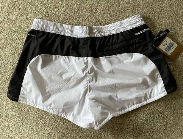 The North Face BLACK AND WHITE HYDRENALINE SHORT WOMEN’S LARGE