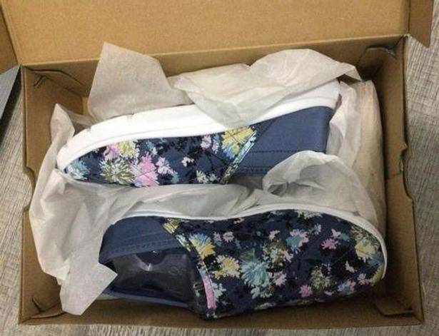 Vera Bradley Sneakers VB Cloud Slip On Quilted Womens Size 8 Blue/ Flower