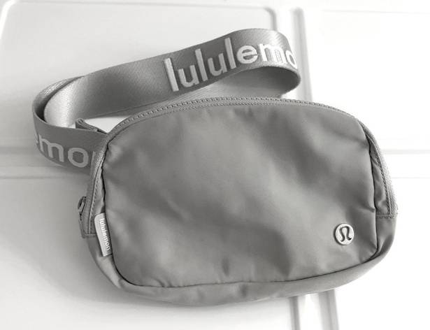 Lululemon Everywhere Belt Bag