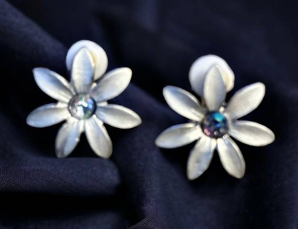 Daisy Vintage  Clip On Earrings