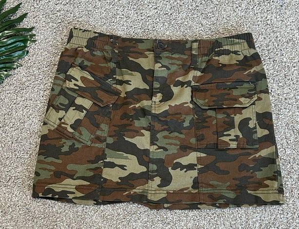 Elastic Camo Mini Skirt Cargo Size L