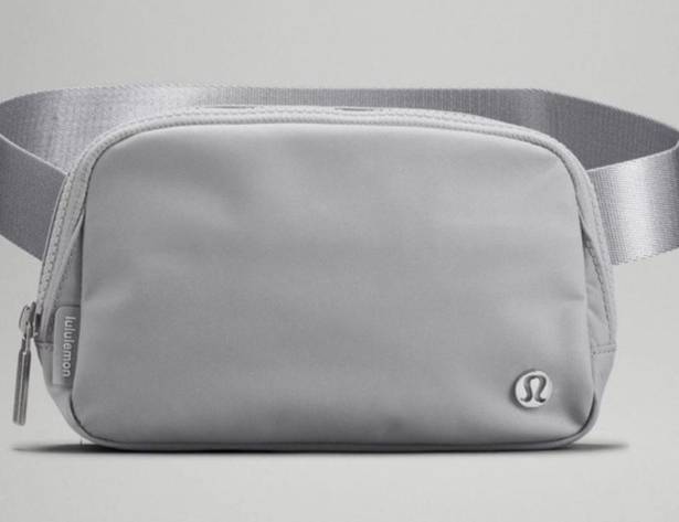 Lululemon  everywhere silver belt bag✨