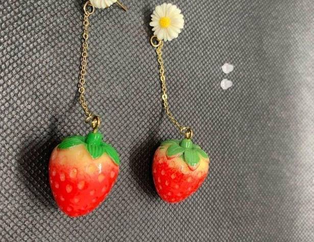 Daisy NWOT  Dangling Strawberry Earrings with Gold Hardware