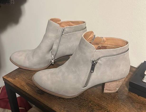 DV by Dolce Vit a Gray Booties