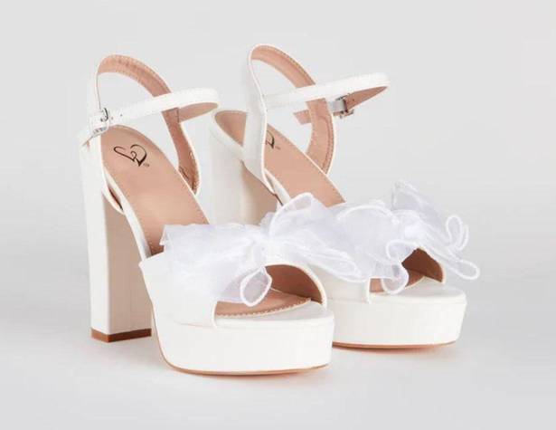 Windsor Bow Heels