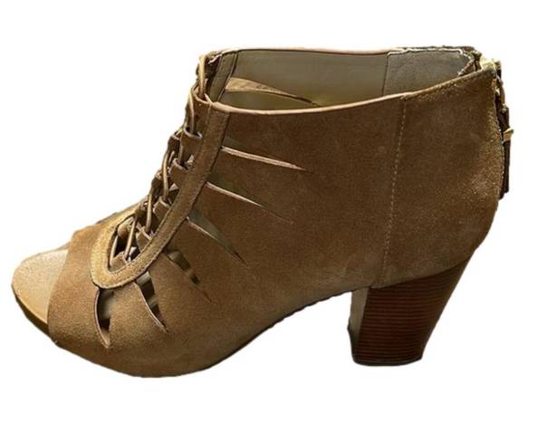 Michael Kors  Elsie Cutout Lace Up Bootie Size 8M