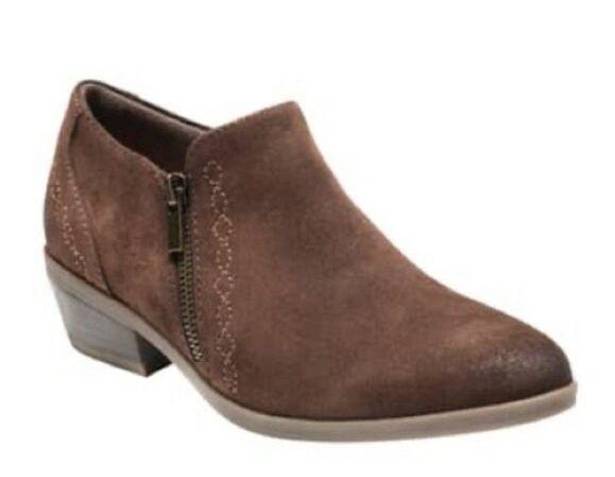 Earth Origins NWT Brown Suede Booties