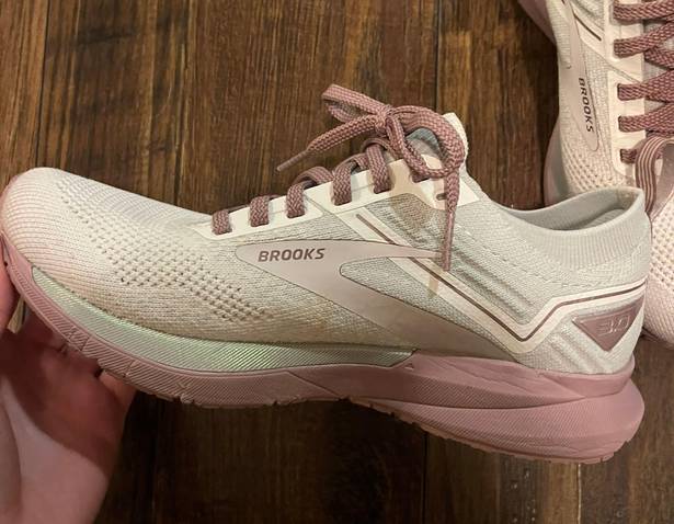 Brooks Tennis Shoes
