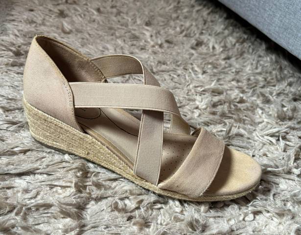 Life Stride Beige Wedges