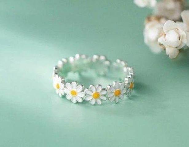 Daisy  Ring size 7+