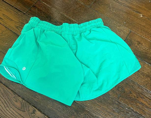 Lululemon Kelly Green  hotty hot shorts 4” Low rise