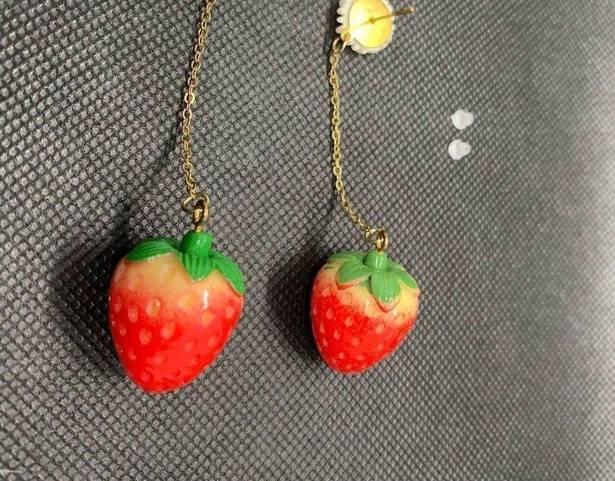 Daisy NWOT  Dangling Strawberry Earrings with Gold Hardware