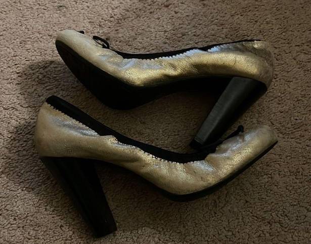 DKNY  gold pavlova metallic heels 8