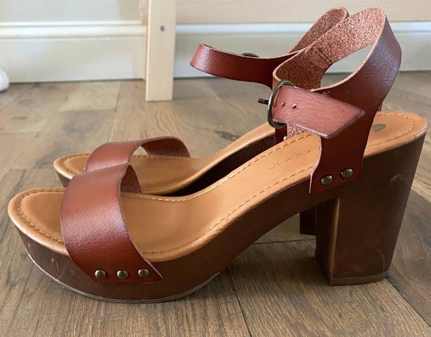 Big Buddha Brown Platform Heels Size 11