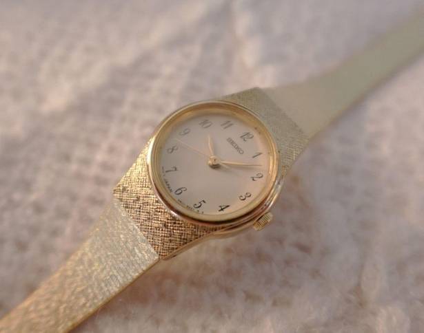 Seiko Dainty Vintage Gold ‎ Timepiece