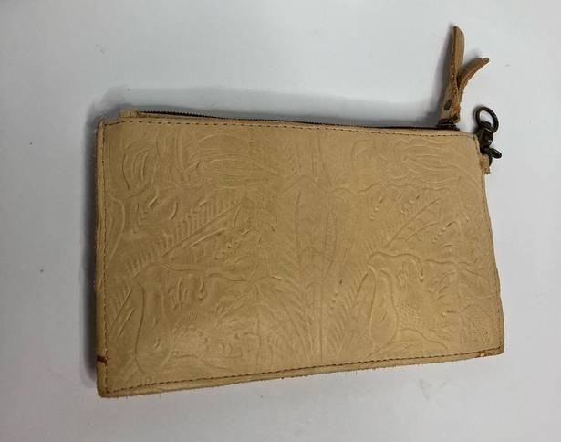 Krass&co American Leather  The Essential Power wristlet charging pouch tan