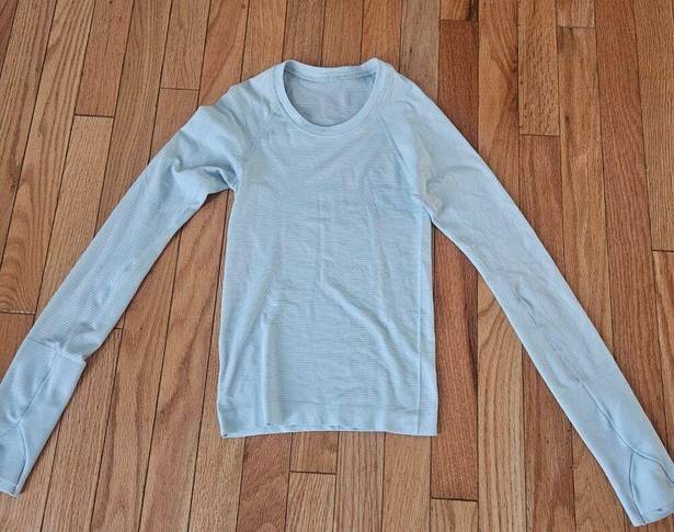 Lululemon Swiftly light blue size 0 great condition.