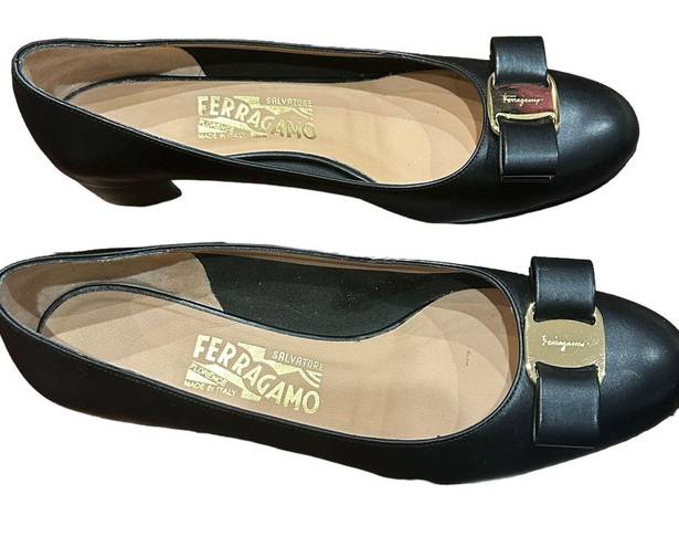 Salvatore Ferragamo Vara Bow Pump black  Leather Shoes Size 7.5 Made In Italy