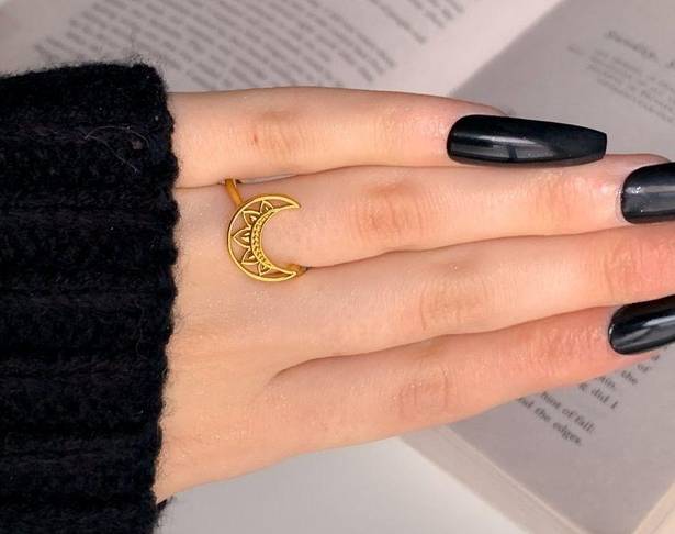 The Moon cute ring | size 7 | high quality | aesthetic | sacred geometry | witchy |